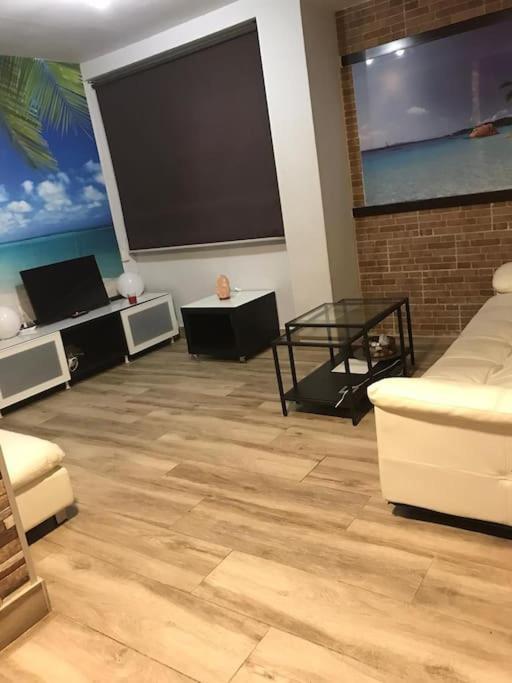 Precioso Apartamento 3 Habitaciones. Con Patio. 카마스 외부 사진